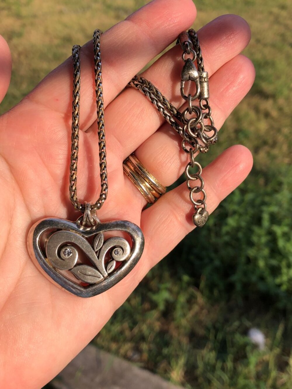 LOVELY, RETIRED "Brighton" "Eve's Delight" Silver Plated Heart Pendant Necklace